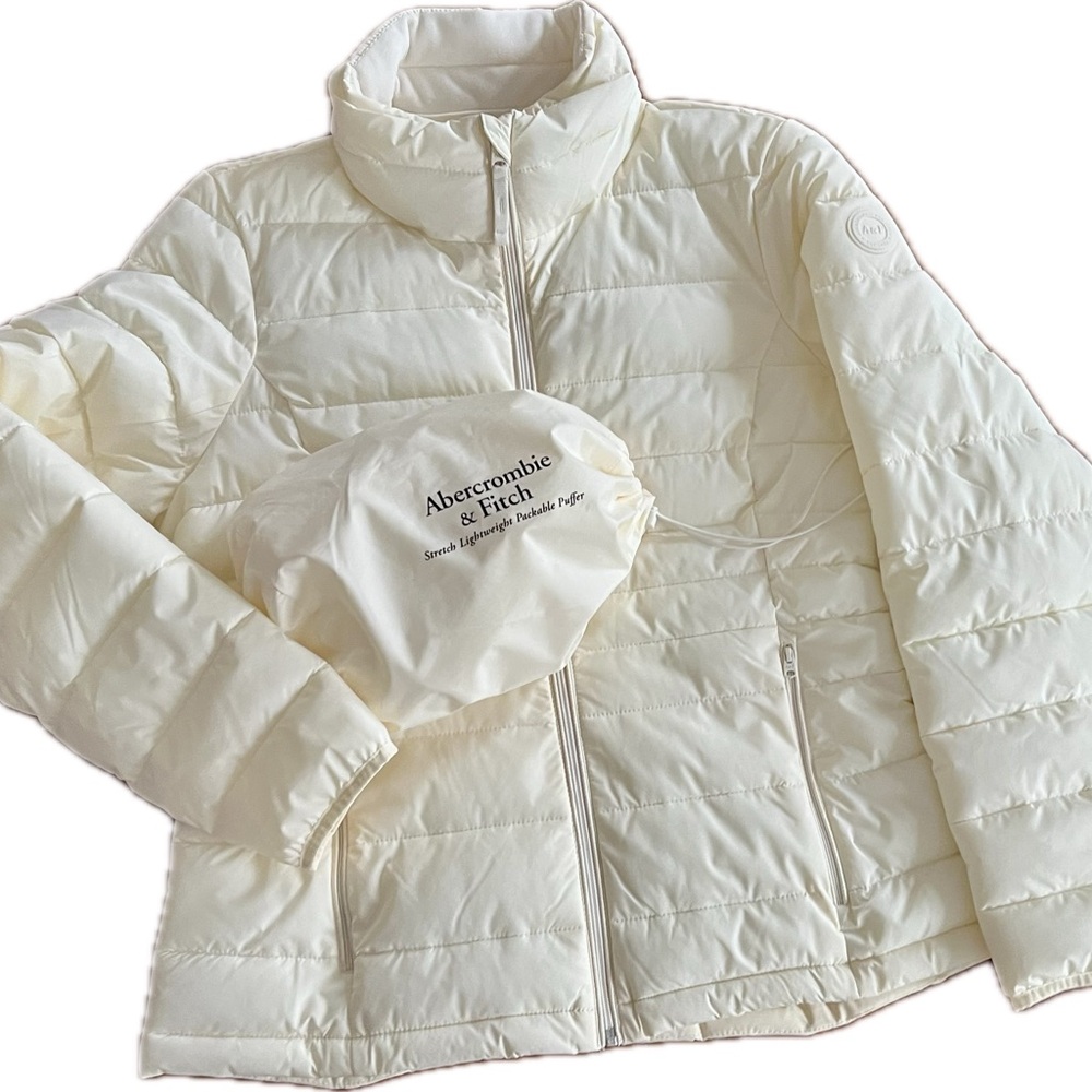 Abercrombie & Fitch lightweight packable puffer in Ivory! NWOT Fits like a Large